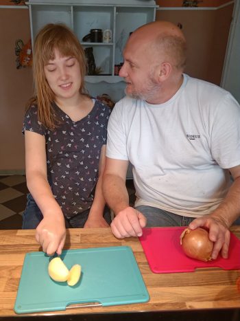 Mein erster Tag zu Hause - Hanna kocht mit Papa Olli